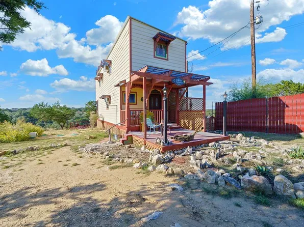 445 Riverside Dr, Pipe Creek, TX 78063