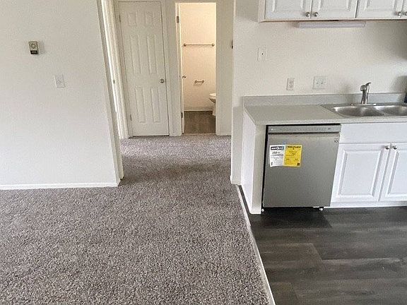 3rd image of 865 Hathaway Dr #B