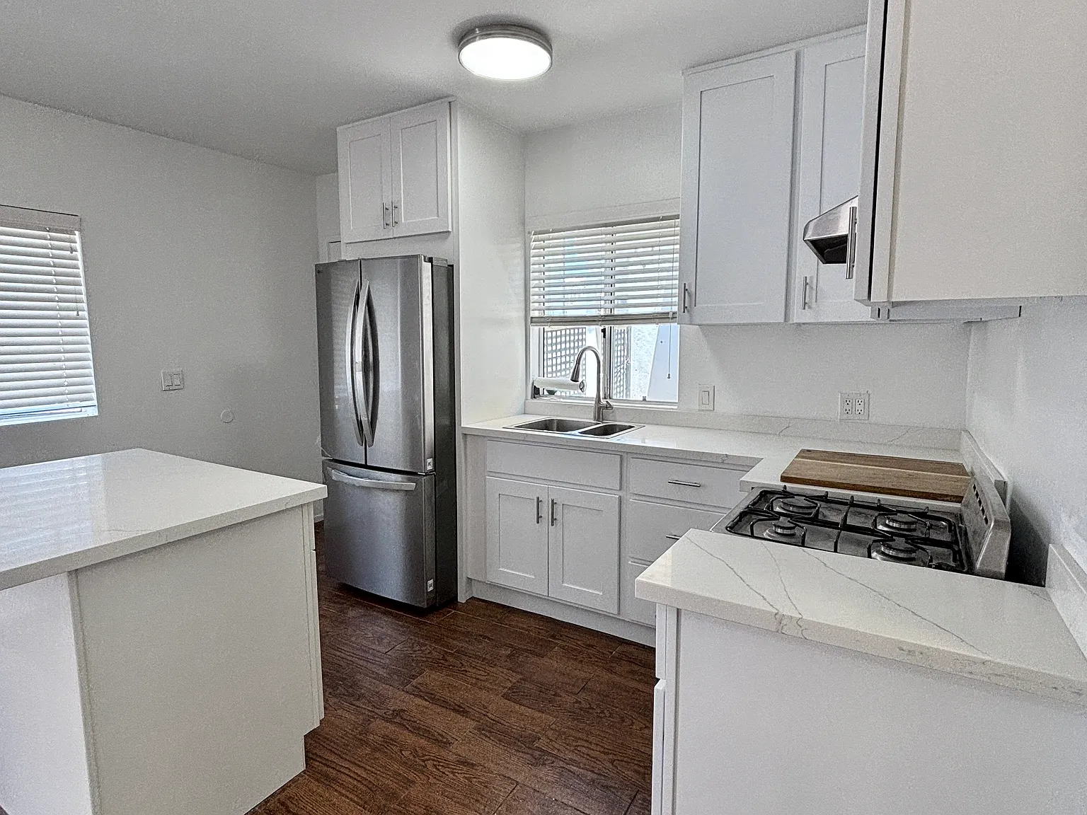 2 bed, 700 sqft, $4,795 — Photo 4