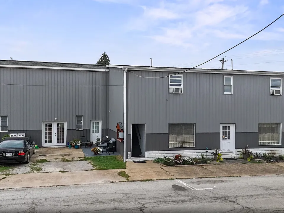 41 Railroad Ave #1