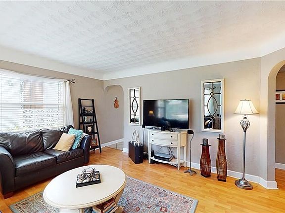 4th image of 845 42nd Ave N