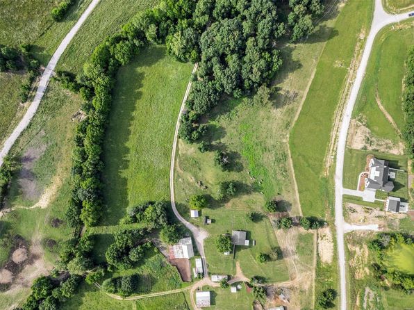 235 Holt Farm Dr, Wentzville, MO 63385