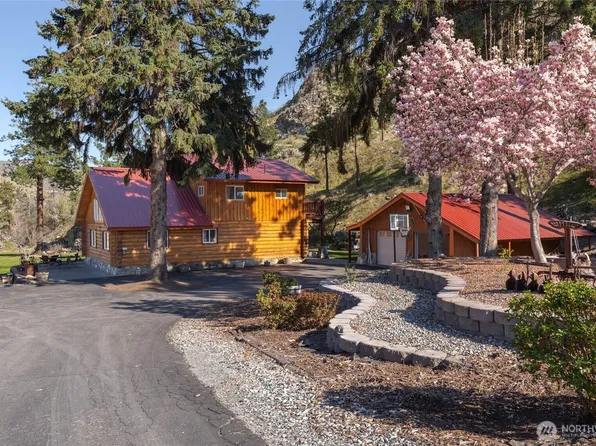 540 Highway 153, Pateros, WA 98846