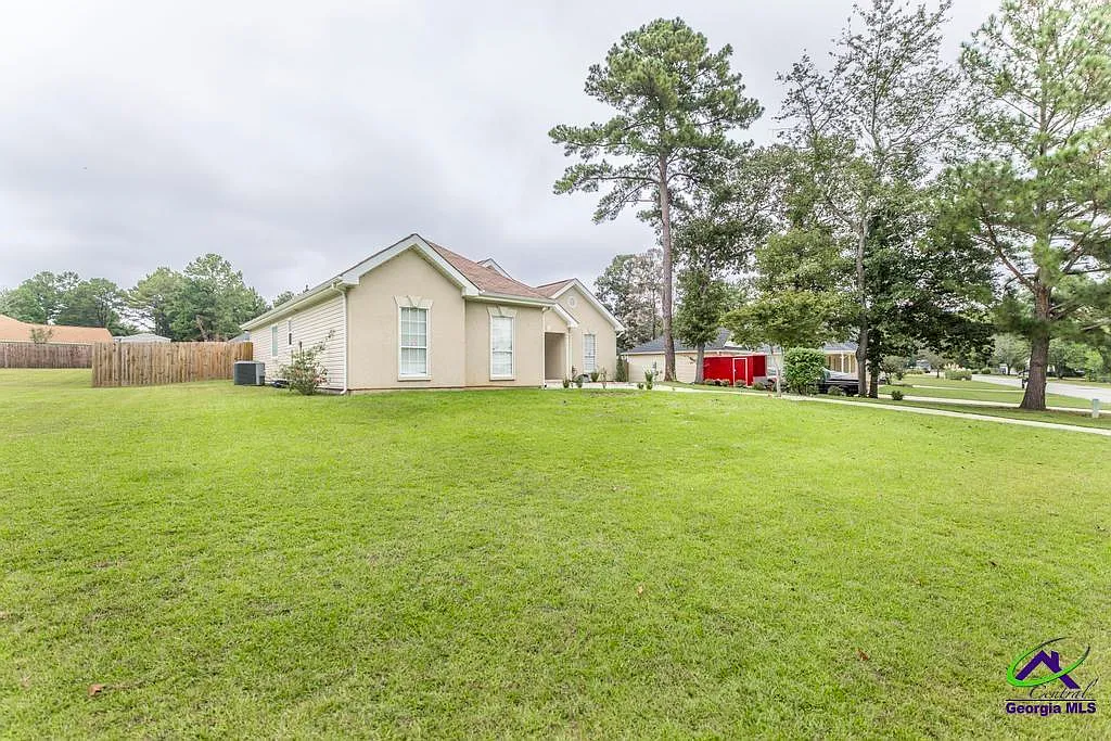 3 bed, 2.0 bath, 1508 sqft, $1,875 — Photo 3