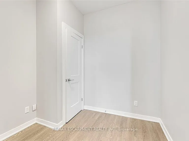 657 Barton St E #302 — Photo 13