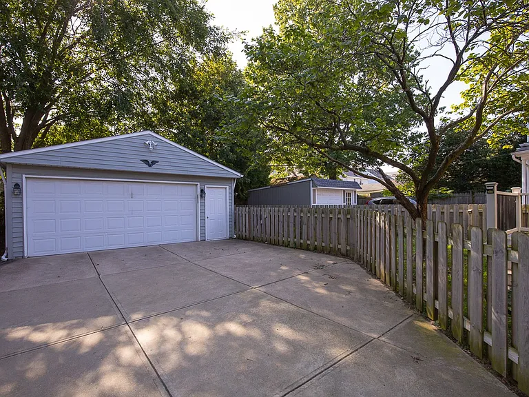 1487 Roycroft Ave — Photo 12