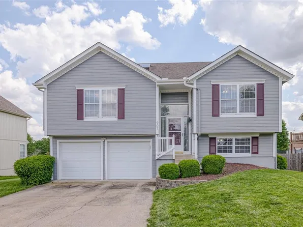 907 Raven Dr, Greenwood, MO 64034