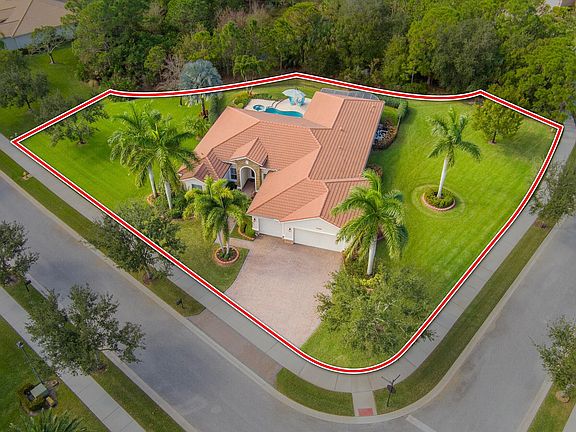 3rd image of 7466 SE Belle Maison Drive