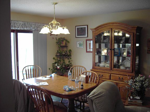 4th image of 1327 Oak St