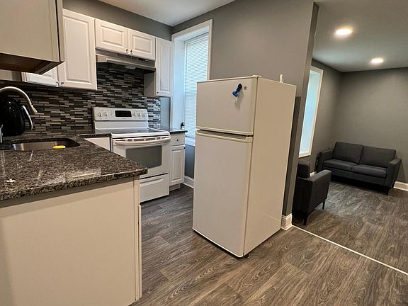 4th image of 2544 N Hancock St #2