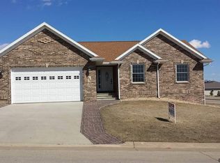 156 Bryn Dr, Peosta, IA 52068