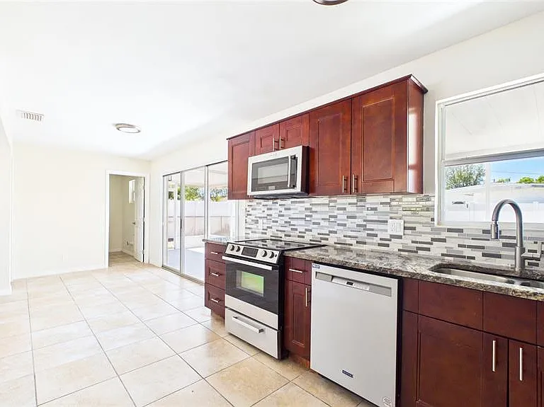 4418 W Fairview Hts — Photo 10