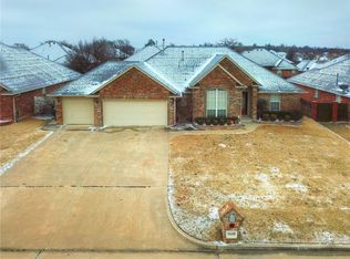 11408 Queensland Ct, Midwest City, OK 73130