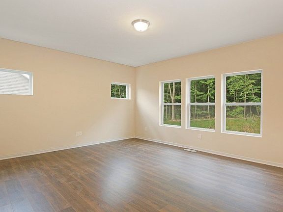 4th image of 3220 Oakmont Dr