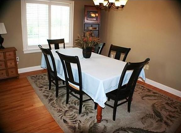 5th image of 633 White Cliff Dr