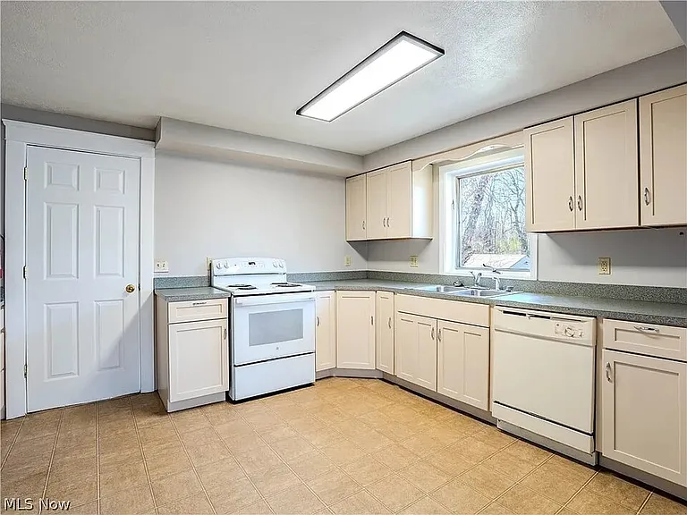 10105 Baltic Rd — Photo 6