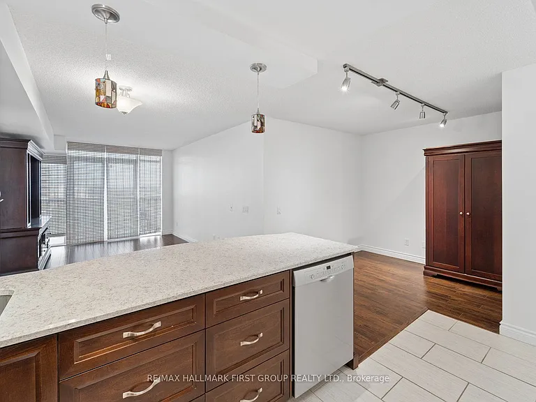 1200 The Esplanade N #908 — Photo 15