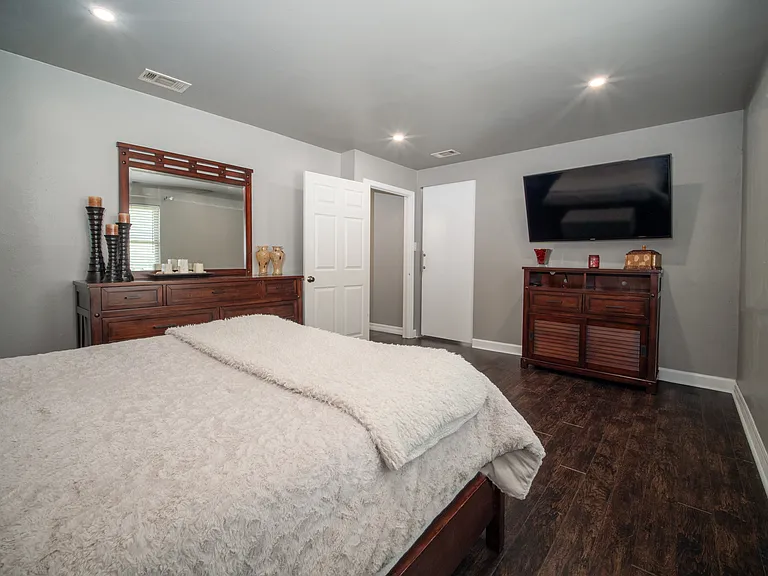 2319 Klondike Dr — Photo 9