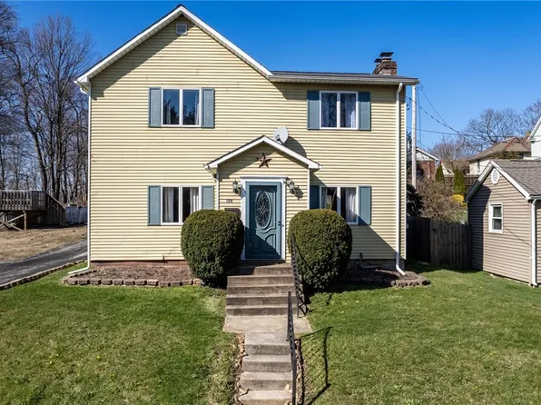 128-140 Leake St, East Palestine, OH 44413