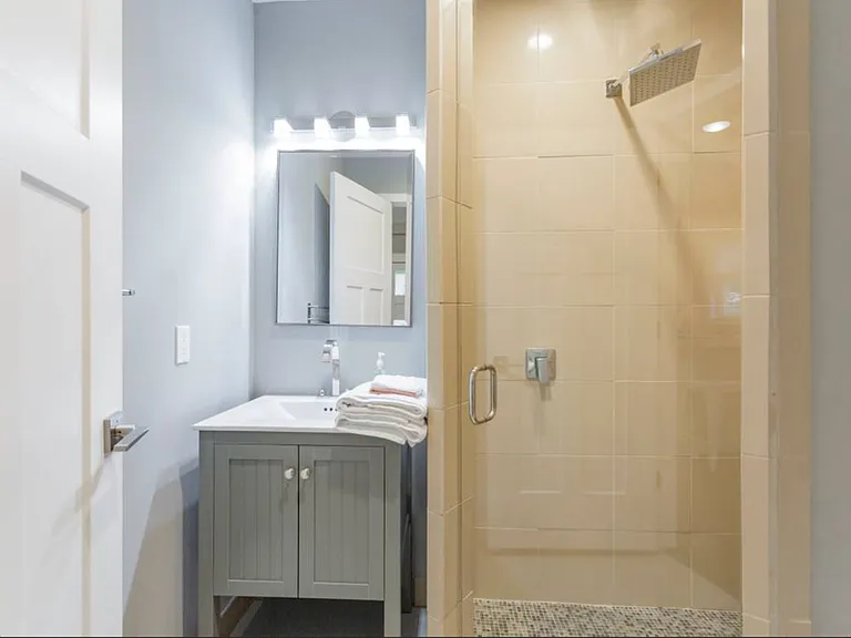 1901 Riverside Dr — Photo 12