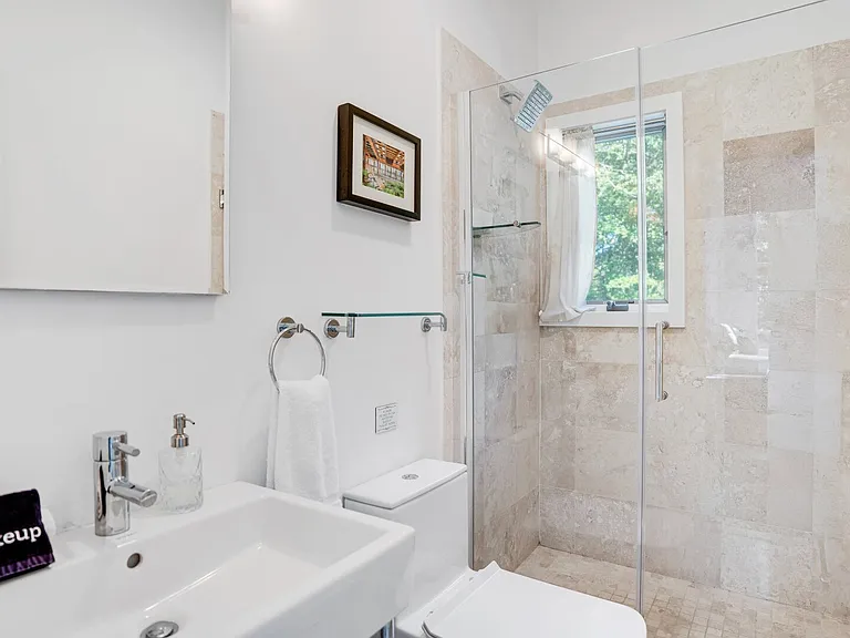 1 Woodcrest Dr — Photo 43