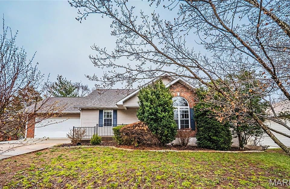 1st image of 821 Cambridge Dr
