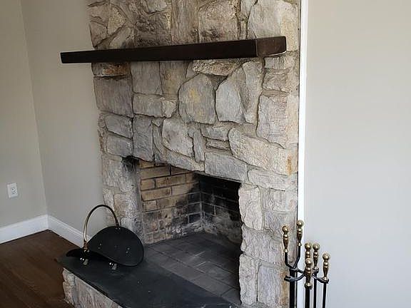 5th image of 1100 E Lakeshore Dr