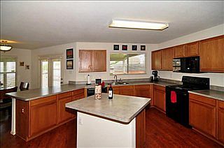 3rd image of 4917 Trail Hollow Dr