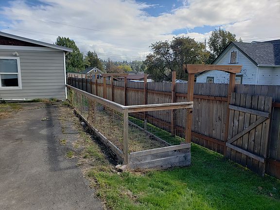 Garden space - will need to be weeded !