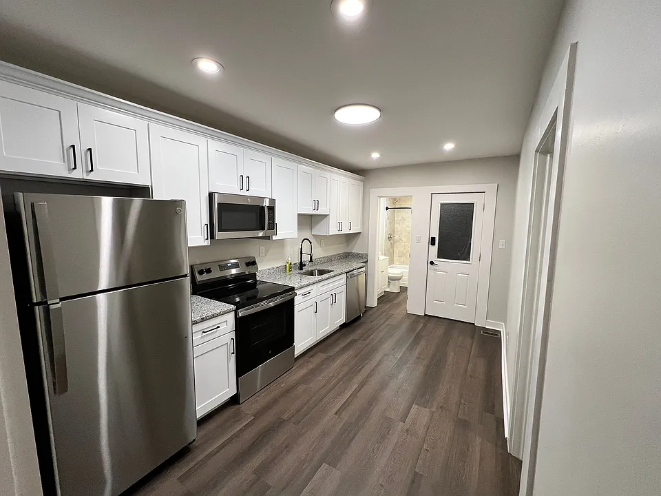 38 Pleasant St #2W