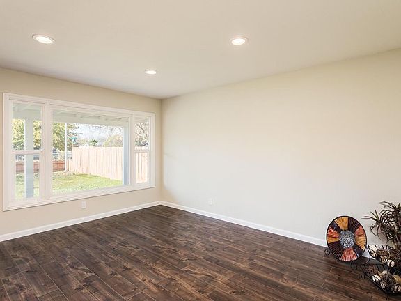 5th image of 2664 Connie Dr