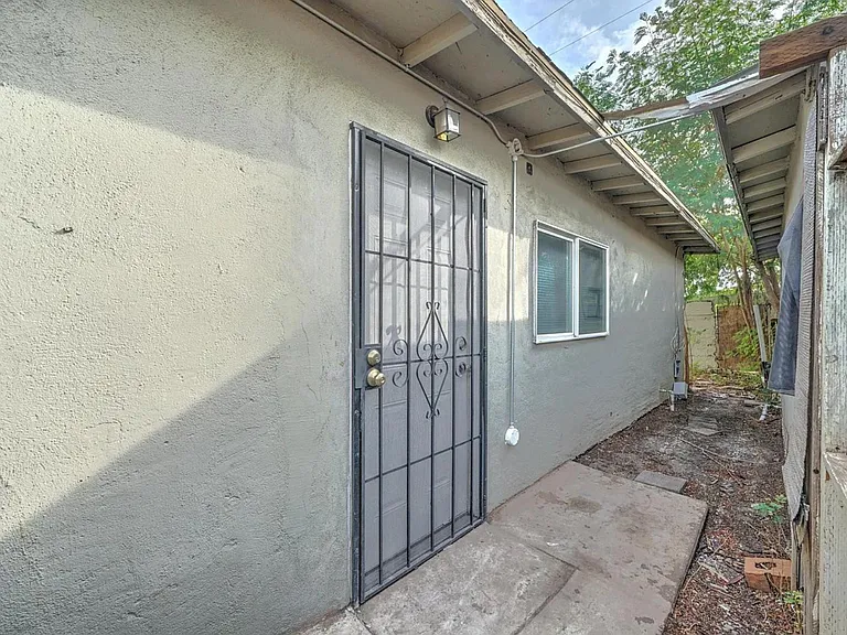 2135 W Hadley St #2 — Photo 5