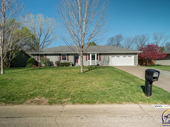 2927 SW Arvonia Pl, Topeka, KS 66614