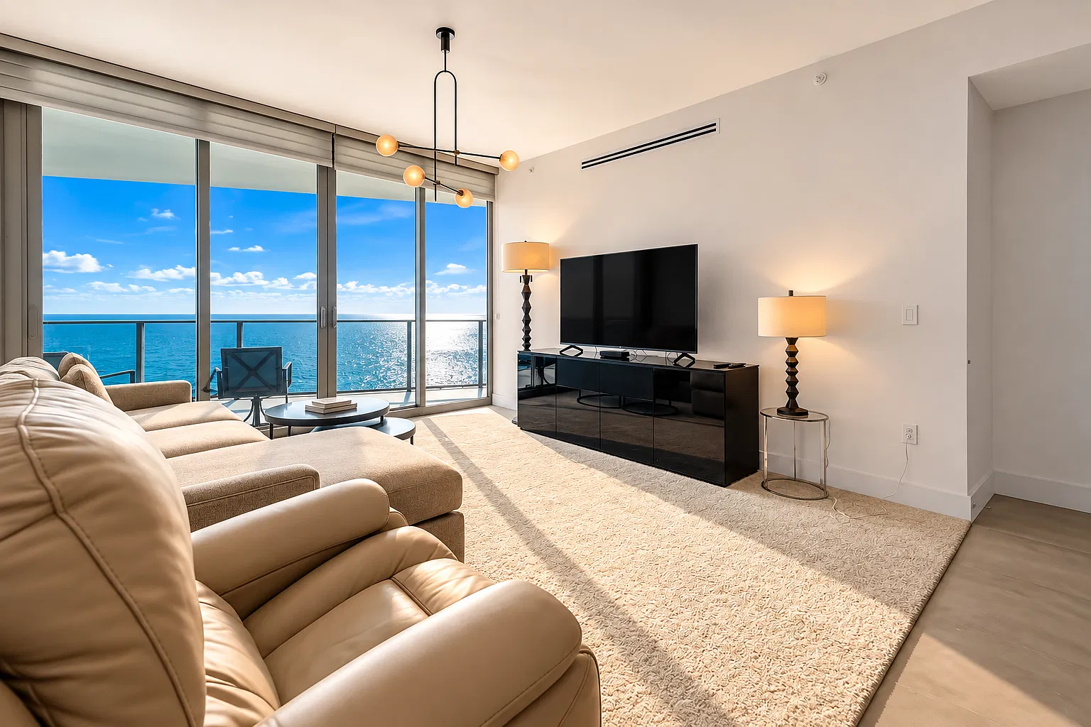 Collins Ave, North Miami Beach — Photo 4