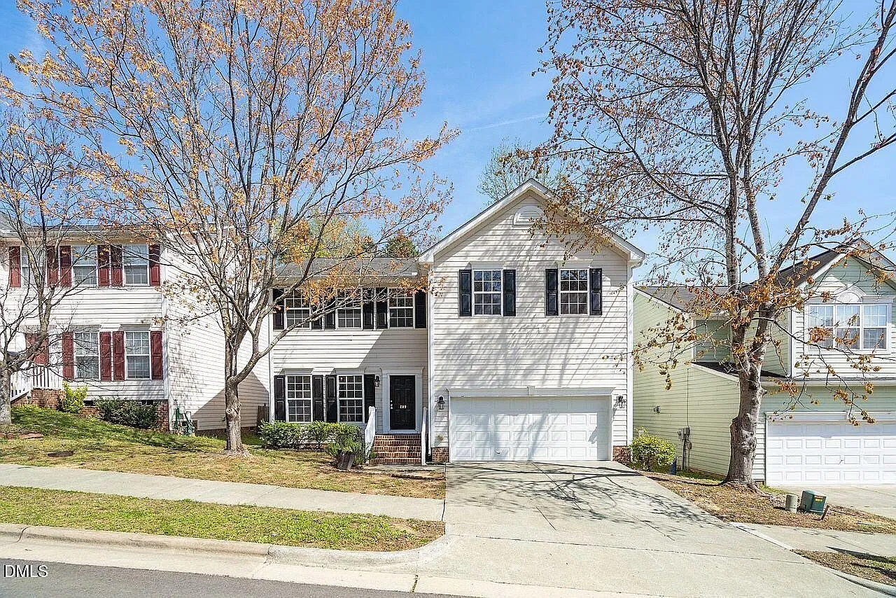 4 bed, 2.5 bath, $2,400 — Photo 1