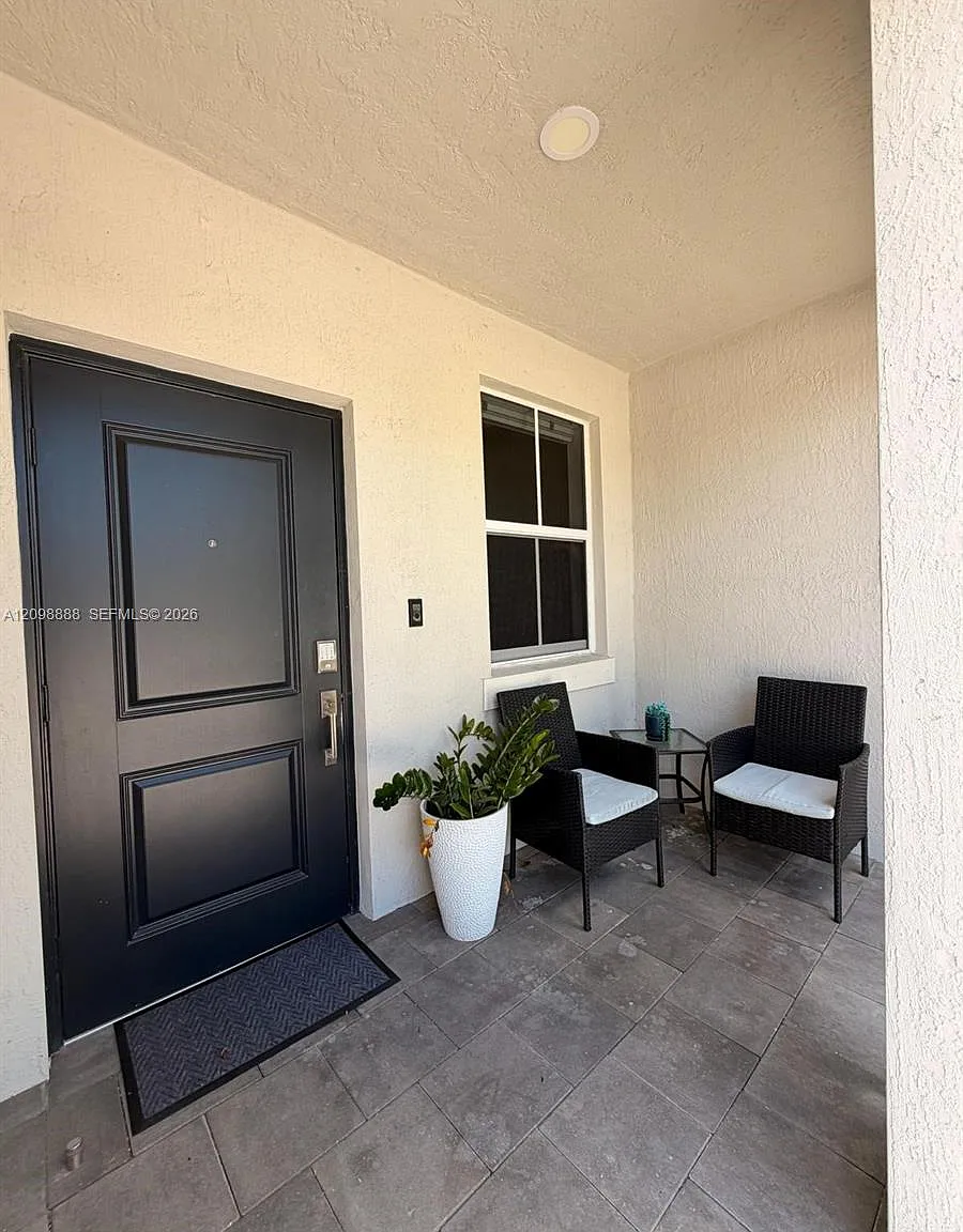Keys Gate Residential — Photo 2