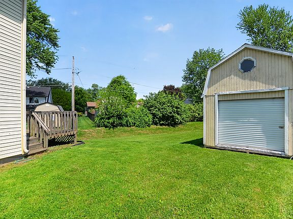 3rd image of 8809 Country Lane Ct