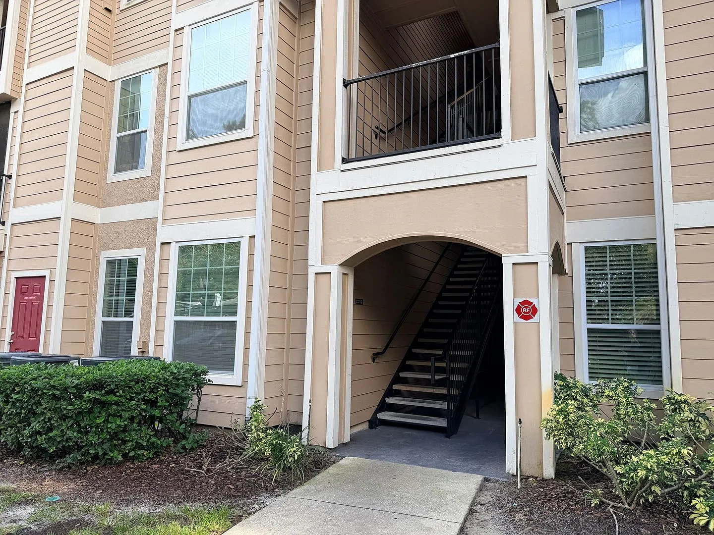 2025 Erving Cir — Photo 1