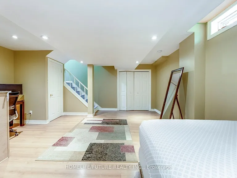 25 Hemans Ct — Photo 2