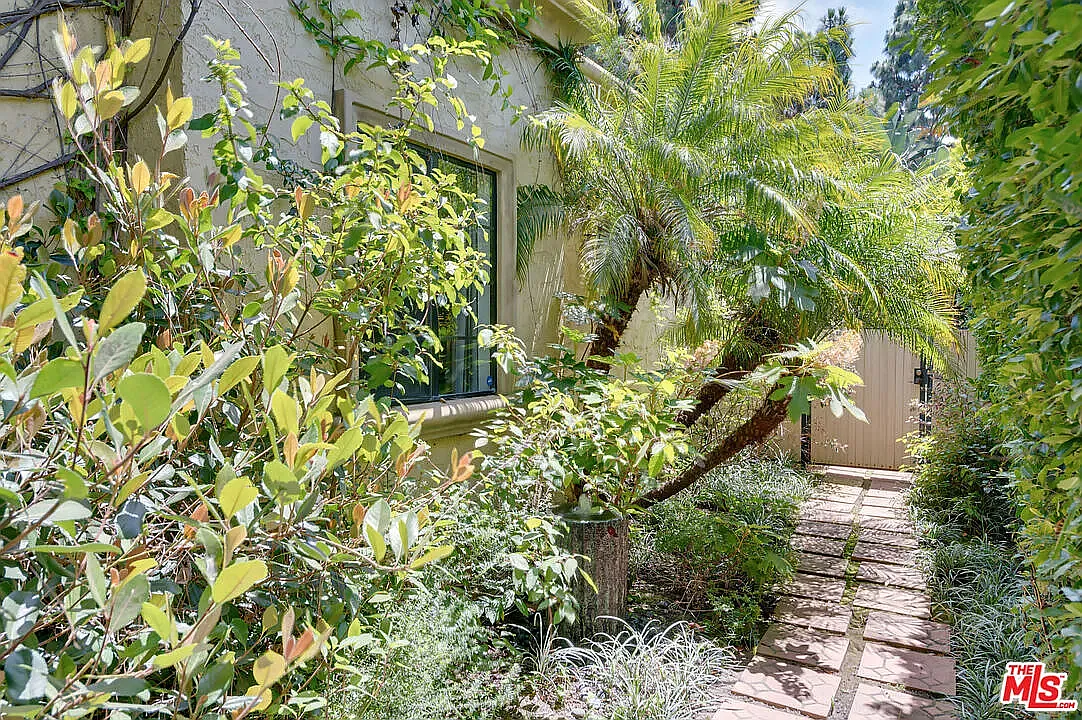 7 bed, 3379 sqft, $14,950 — Photo 3