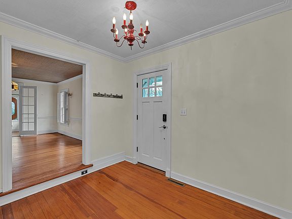3rd image of 1010 Allegan St