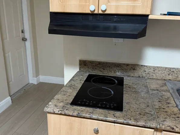 135 W 14th St #1, Hialeah, FL 33010