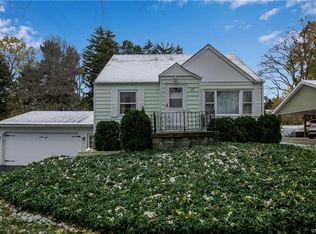 98 Larned Ln, Orchard Park, NY 14127