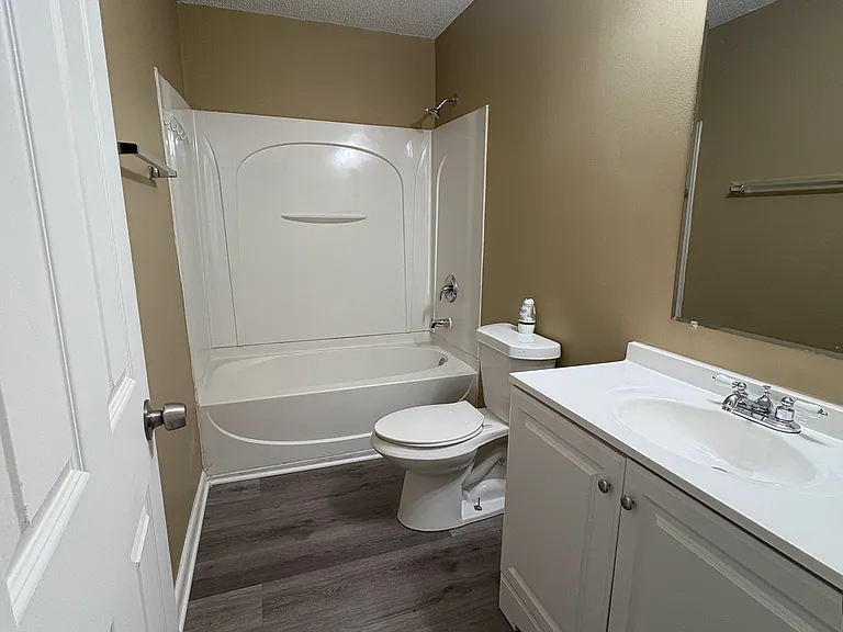 1641 Woodhaven Rd — Photo 9