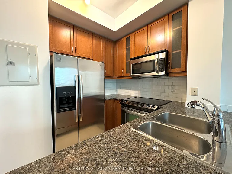 18 Holmes Ave #1006 — Photo 3