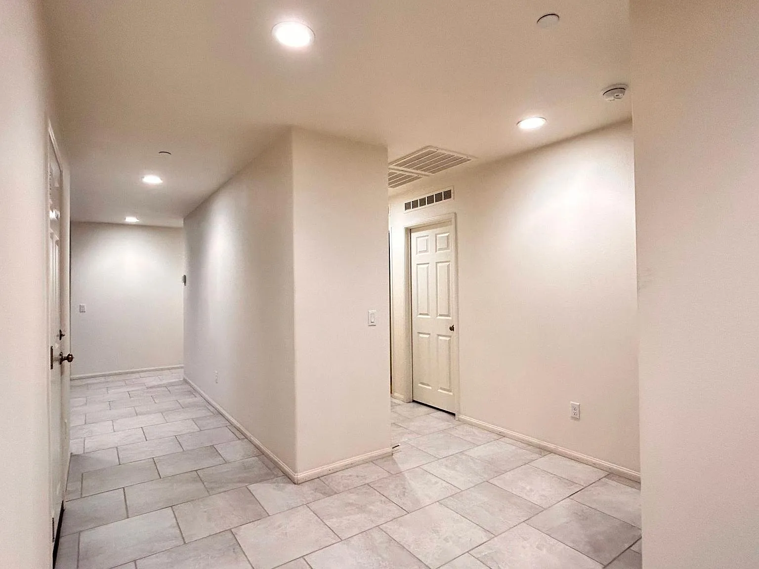 4 bed, 1982 sqft, $2,495 — Photo 3