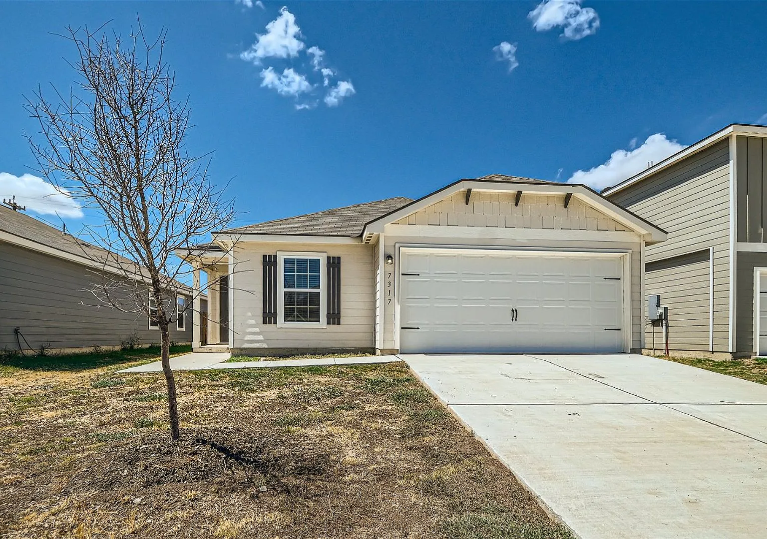 You dont want to miss this one!! 4 bedrooms! — Photo 1