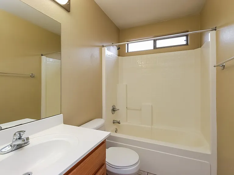 2213 W Saint Charles Ave — Photo 13