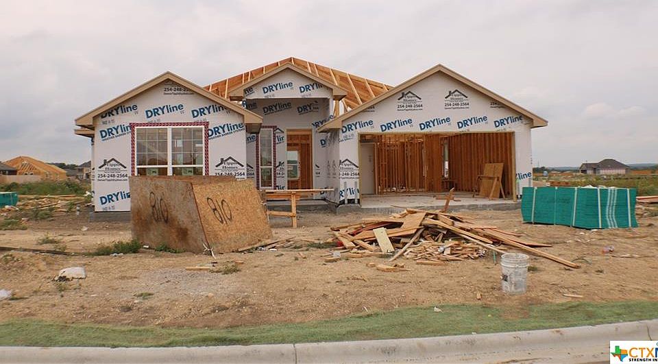 2nd image of 810 Holliday Dr