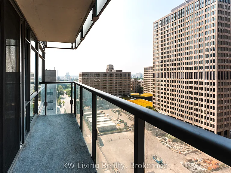 37 Grosvenor St #1603 — Photo 14